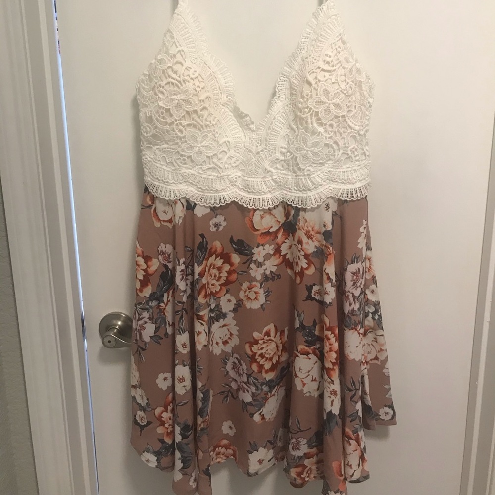 Gorgeous floral lace dress